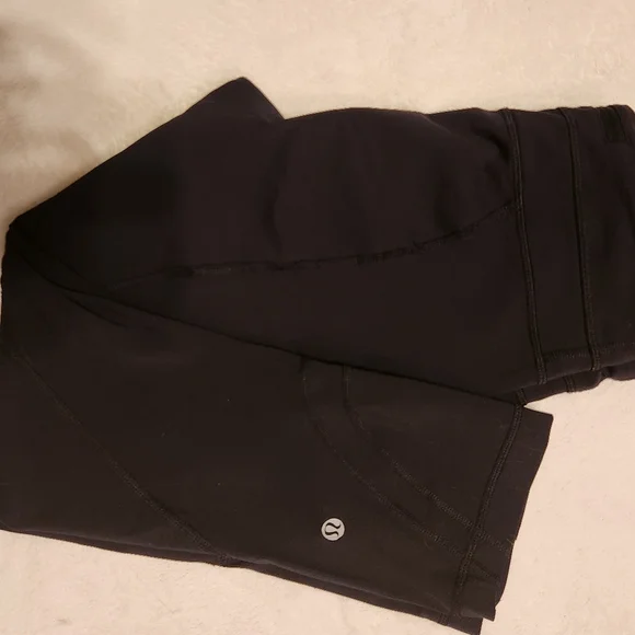 LULULEMON crop black leggings. Missing size tag but perfect condition - Picture 12 of 13